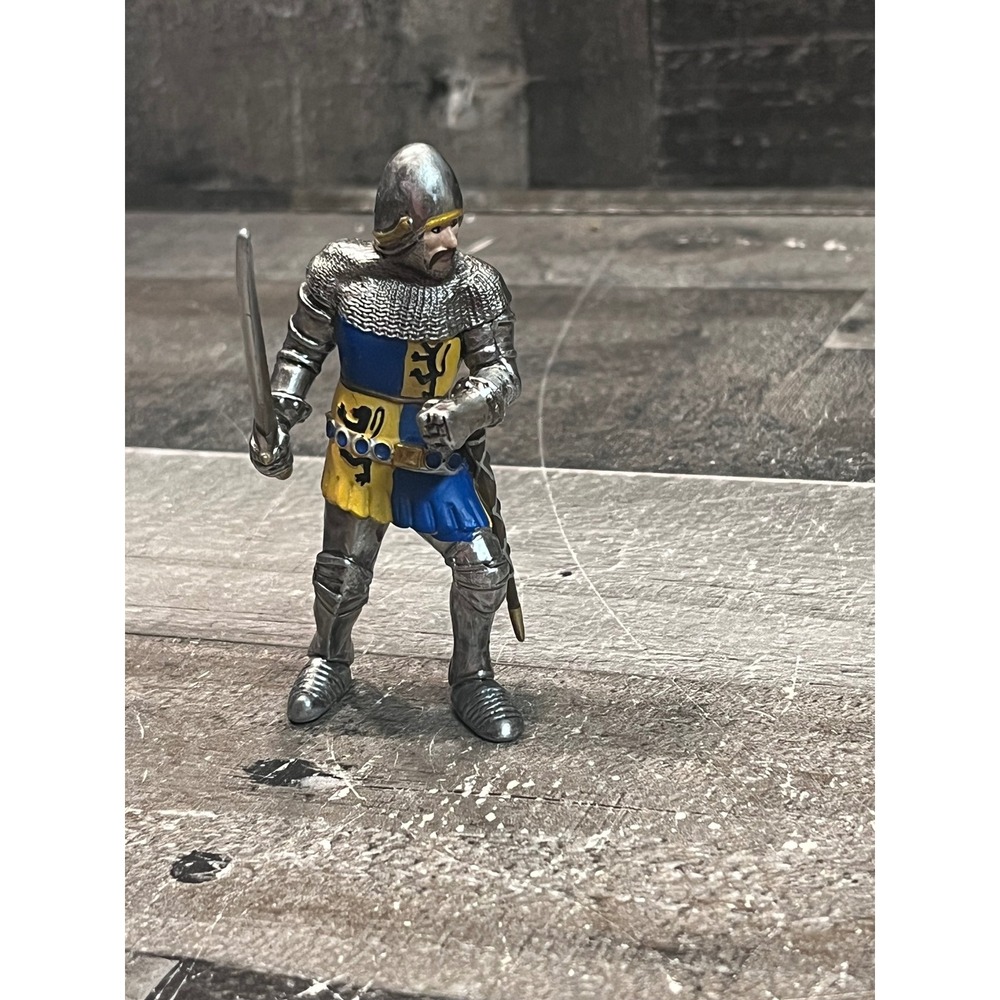 Schleich 2003 Knight with Sword Blue Yellow Lion Heraldry Medieval Figure 70019